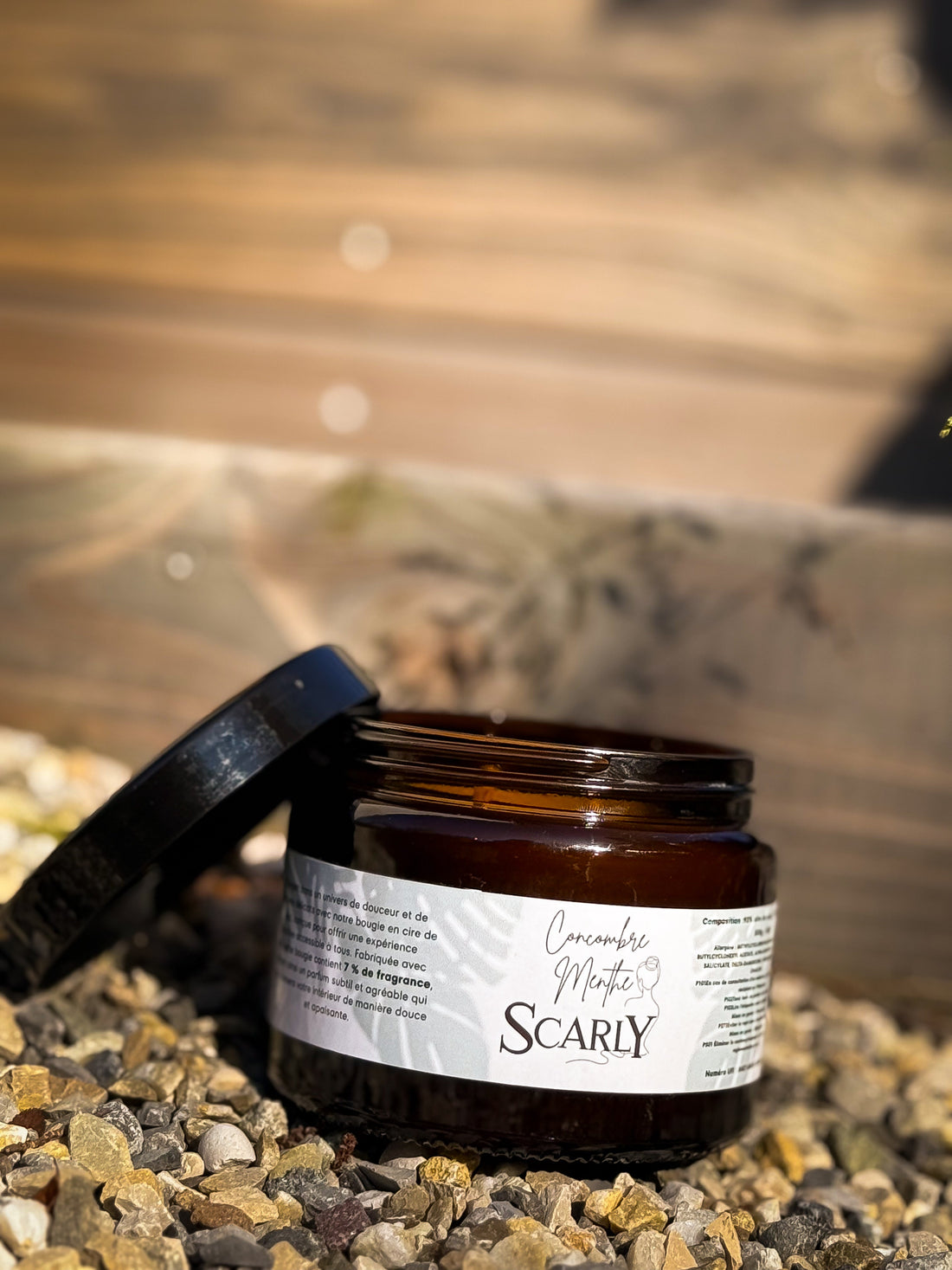 Bougies Artisanales vs Industrielles : 5 Différences Cruciales à Connaître -  Scarly Shop